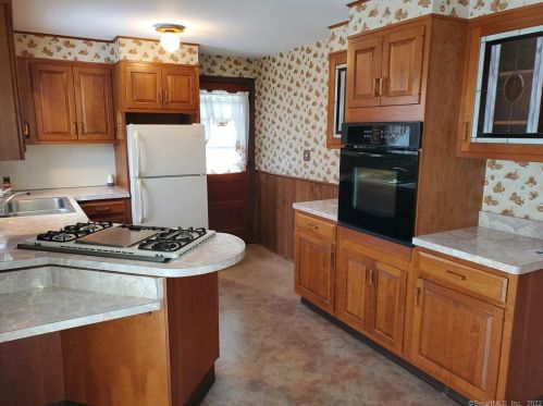 58 Mariot Cir, Wallingford, CT 06492-5221