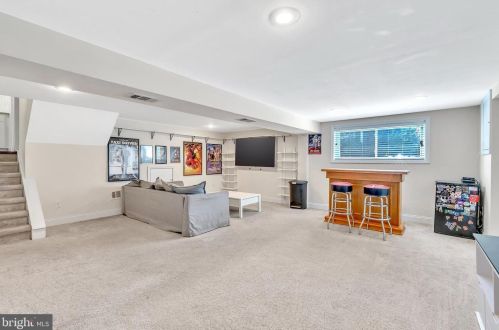 25 Amsterdam Rd, Trenton NJ 08620-1902 exterior