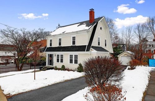 47 Woodbury St, Providence, RI 02906-3509