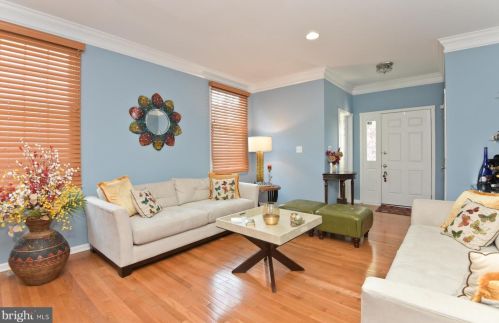 6 Winthrop Way, Princeton NJ  08540-6284 exterior