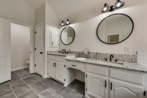 1412 Melody Ln, Carrollton TX  75006-2973 exterior