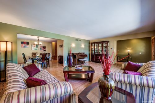 331 Ridgemoor Dr, Willowbrook IL  60527-5419 exterior