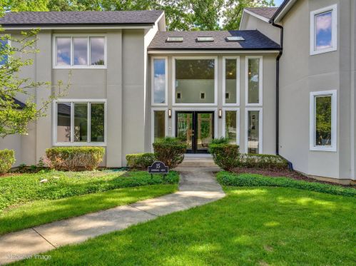 15 Sherwood Dr, Half Day, IL 60069-3220