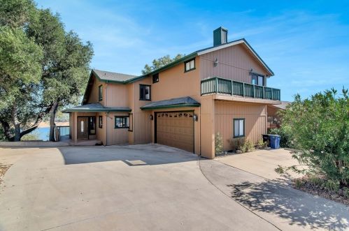 8130 Smith Point Rd, Lake Nacimiento, CA 93426-9633