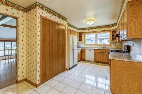 3 Swan Cir, Lemont IL  60440-1237 exterior