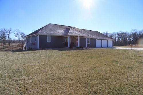 1864 53rd Ln, Plainville, IL 62365-2004