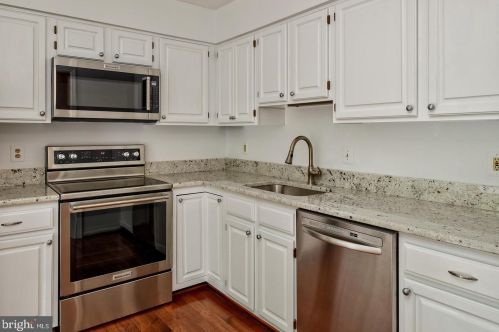 11729 Great Owl Cir, Herndon, VA 20194-1167
