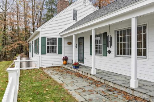 706 Seamans Rd, New London, NH 03257-7516