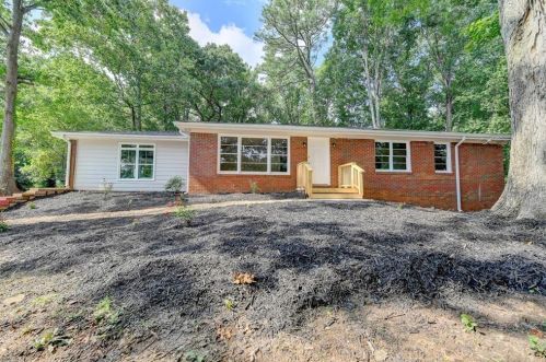 1110 Hope Rd, Atlanta, GA 30350-2920