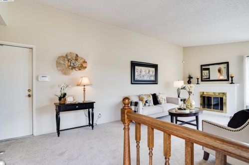 5906 Smith Ave, Newark, CA 94560-4633