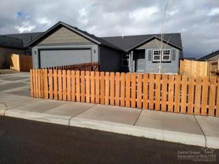 3131 Deschutes Ave, Eagle Crest OR  97756-7091 exterior