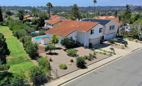 1711 Olmeda St, Encinitas, CA 92024-4835