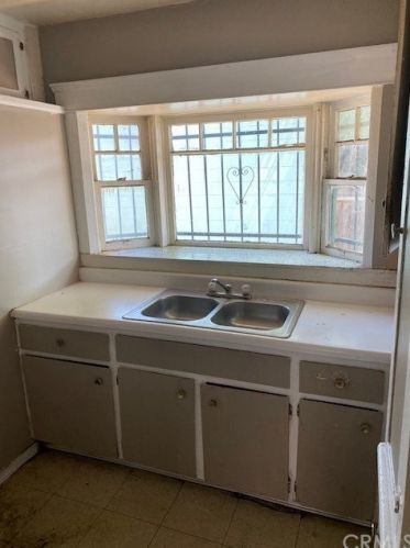 1016 1st St, Santa Ana, CA 92701-5347