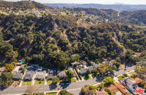 2660 Glenoaks Blvd, Glendale CA  91206-3107 exterior