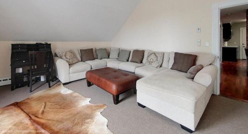 30 Harrison Ave, Middletown, RI 02840-3805