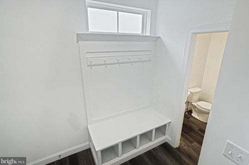 1009 Glen View Dr, York PA  17403-9680 exterior