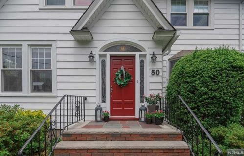 50 Roxbury Pl, Ridgewood, NJ 07452-2606