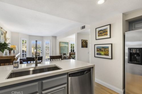 814 Links Vw Dr, Simi Valley CA 93065-6654 exterior