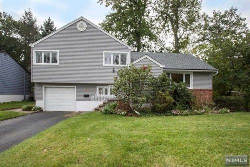 109 Druid Ave, Dumont, NJ 07628-1909