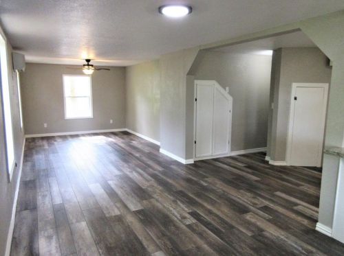 718 Anderson St, Angleton TX 77515-4544 exterior