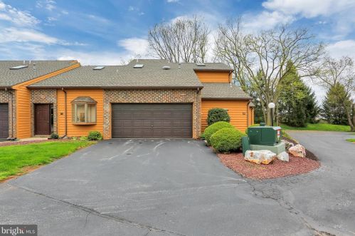 49 Westview Mnr, York, PA 17408-4747