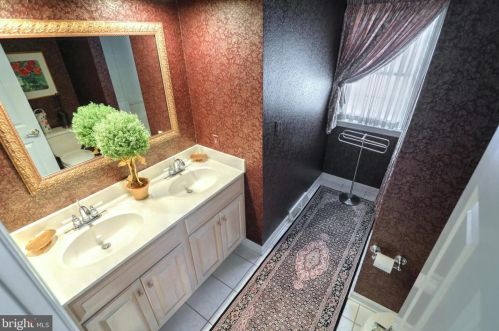 1020 Steeplechase Dr, Lancaster PA  17601-1779 exterior