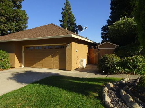 195 Bighorn Ct, Vacaville CA  95687-3438 exterior