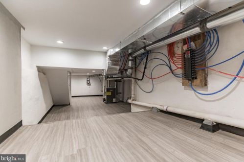 2037 6 St, Philadelphia PA 19140-4528 exterior