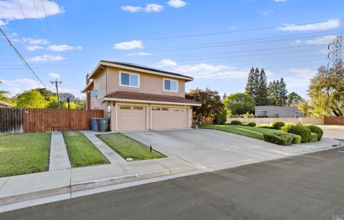 601 Arlene Ct, Vacaville, CA 95688-2557