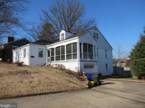 5019 33rd St, Arlington VA  22207-1820 exterior