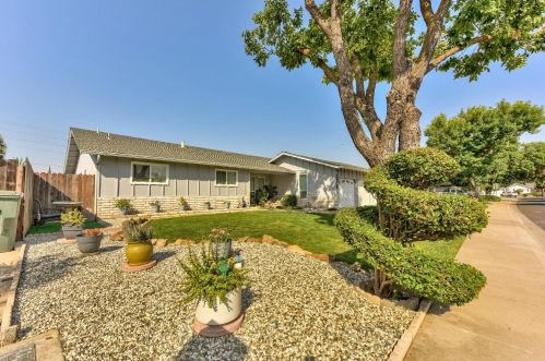 2813 Stoneridge Dr, Modesto, CA 95355-3458