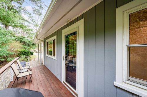 12 Splitrock Rd, Norwalk CT  06854-4713 exterior