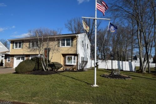 67 Walnut Ave, Bridgewater, NJ 08807-2722
