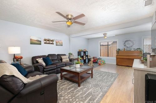 874 Terra Ln, El Cajon, CA 92019-1061