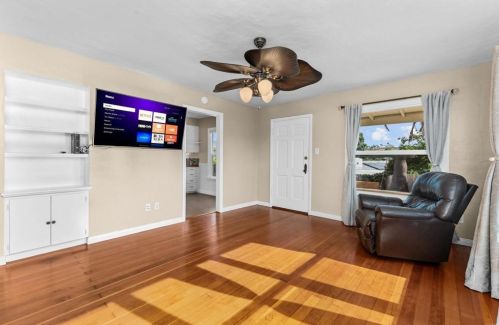 1012 Torole Cir, Vista CA  92084-6308 exterior