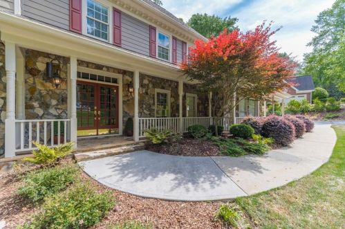 1565 Lazy River Ln, Atlanta GA  30350-3521 exterior