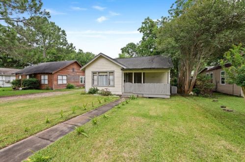 414 Rockisland St, Angleton TX  77515-5719 exterior