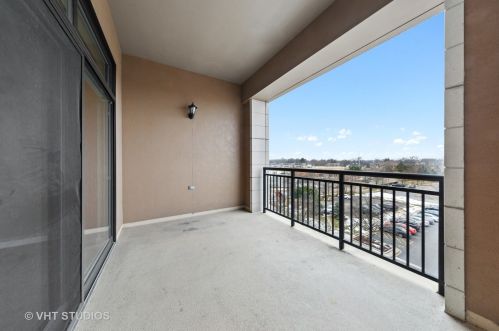 450 Village Center Dr, Willowbrook IL  60527-4531 exterior