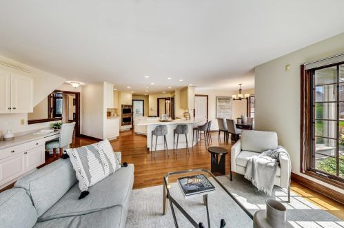 6972 Fieldstone Dr, Willowbrook IL  60527-6969 exterior