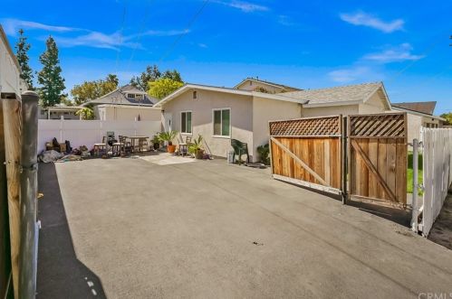 611 Broadway, Anaheim CA  92805-4101 exterior