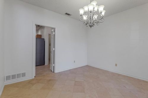 812 Santa Fe Trl, Irving TX  75063-4692 exterior