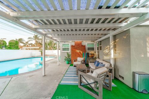 10231 Eglise Ave, Downey CA  90241-2920 exterior