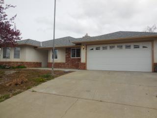 808 Elm St, Tehachapi CA  93561-2112 exterior