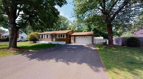 53 Leslie St, Windsor Locks, CT 06096-1116