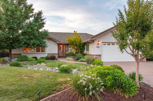 12421 Morning Mist Ln, Auburn, CA 95602-8453