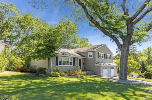 111 Squire Hill Rd, Montclair, NJ 07043-2515
