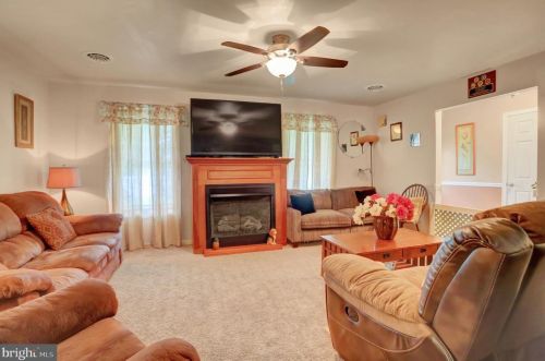 193 Greenview Dr, Carlisle PA  17015-9193 exterior