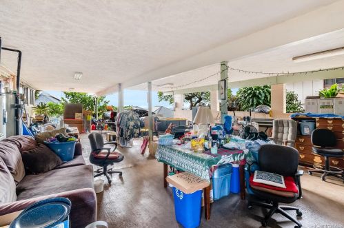 1561 Meyers St, Honolulu HI  96819-2514 exterior