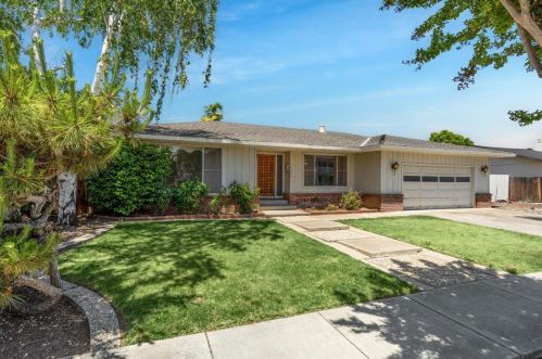 7531 Westwood Dr, Gilroy, CA 95020-4742