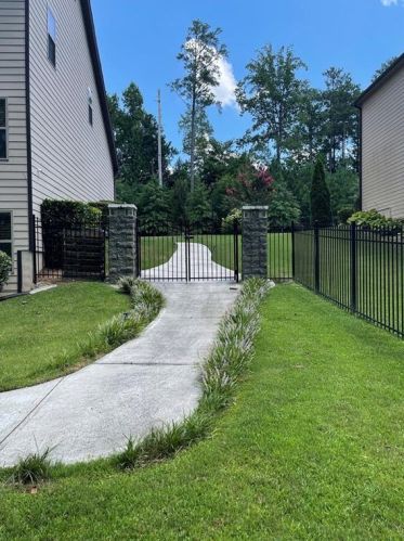 1233 Blairwood Ct, Atlanta GA  30331-7490 exterior